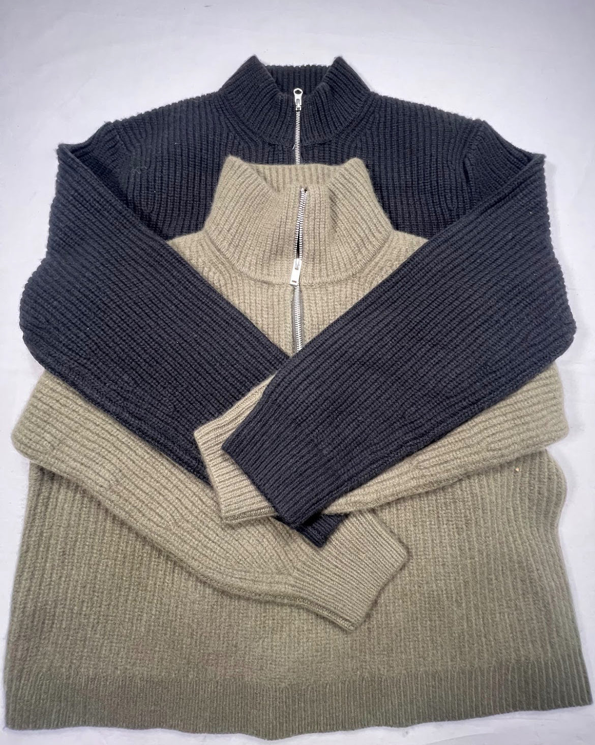 Everlane Sweaters Women's & Men's Clothing NWT/NWOT Returns Wholesale - Boutique by the Box Wholesale for Resellers